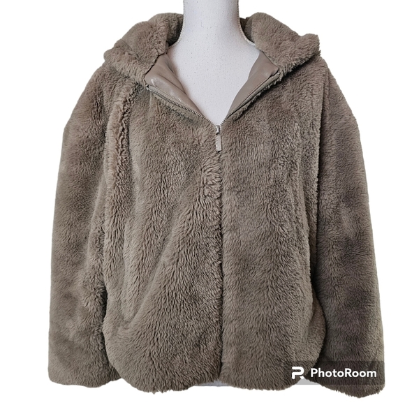 ZARA Faux Fur Hooded Teddy Zippered Jacket in Medium - Picture 2 of 7